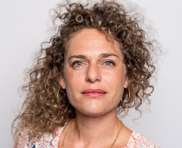 דיאנה זטוצ'נה, עו"ד